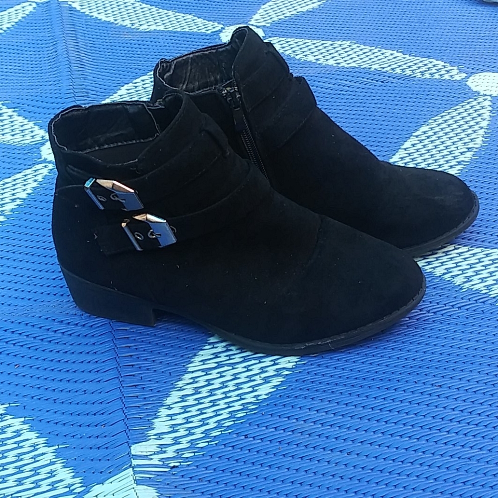 Belladia black suede sandy boot